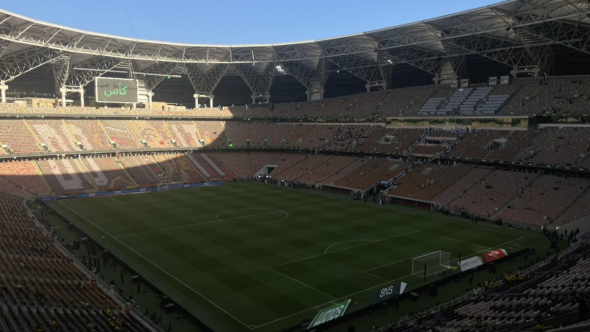 للملعب جينا نشجع نادينا 💛