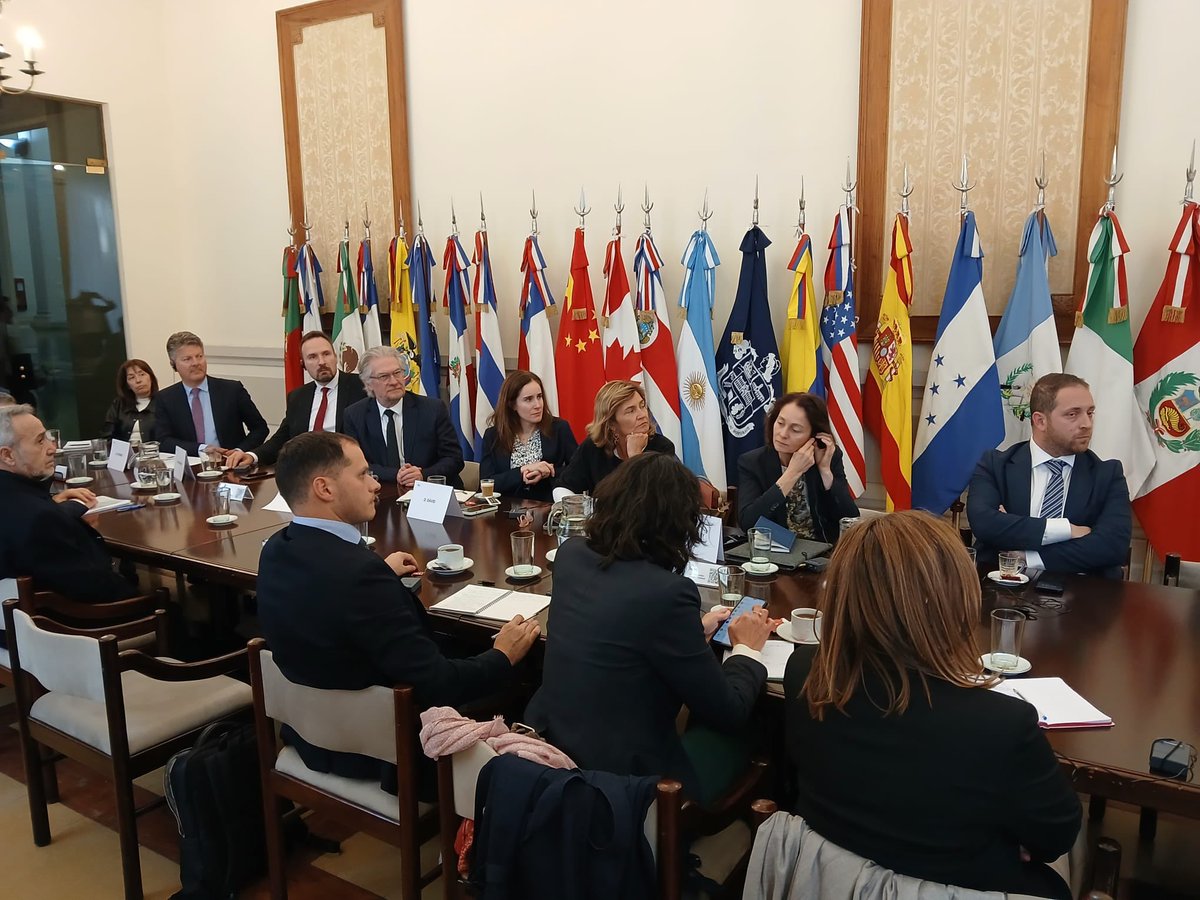 The delegation met w/ Argentina’s Customs Control and Collection Agency to learn about 🇦🇷 digitalised customs processes &amp; e-commerce challenges like detecting illegal or unsafe products; discussed 🇪🇺 customs reform &amp; opportunities for joint modernisation &amp; capacity building (4/5)