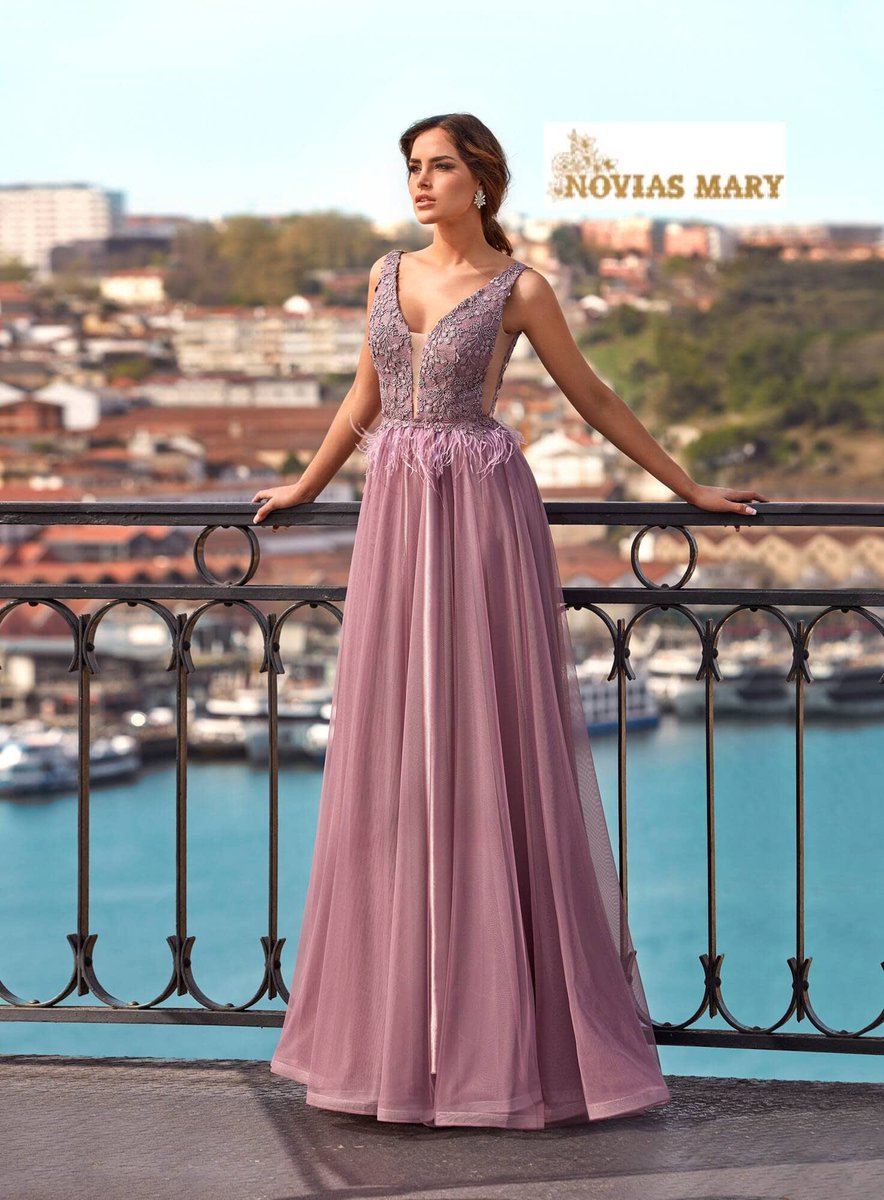 Novias_Mary's tweet photo. Original vestido largo de falda de gasa, cintura de plumas y cuerpo con fino bordado y unas sugerentes transparencias 🤎
👉 https://t.co/cRwQ5GTlod 👈
#noviasmarybilbao #madrinas #invitadas #madredelanovia #damasdehonor https://t.co/HZVuQtkCdy
