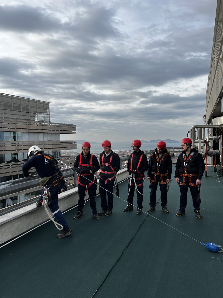 Zi Endüstriyel olarak 2024 yılında Türkiye’nin farklı bölgelerinde verdiğimiz yüksekte güvenli çalışma ve kurtarma eğitimleriyle çalışan güvenliğini artırmayı, güvenlik kültürünü yaymayı ve işletmelerin standartlarını yükseltmeyi amaçladık.

#ropeaccess #industrialservices