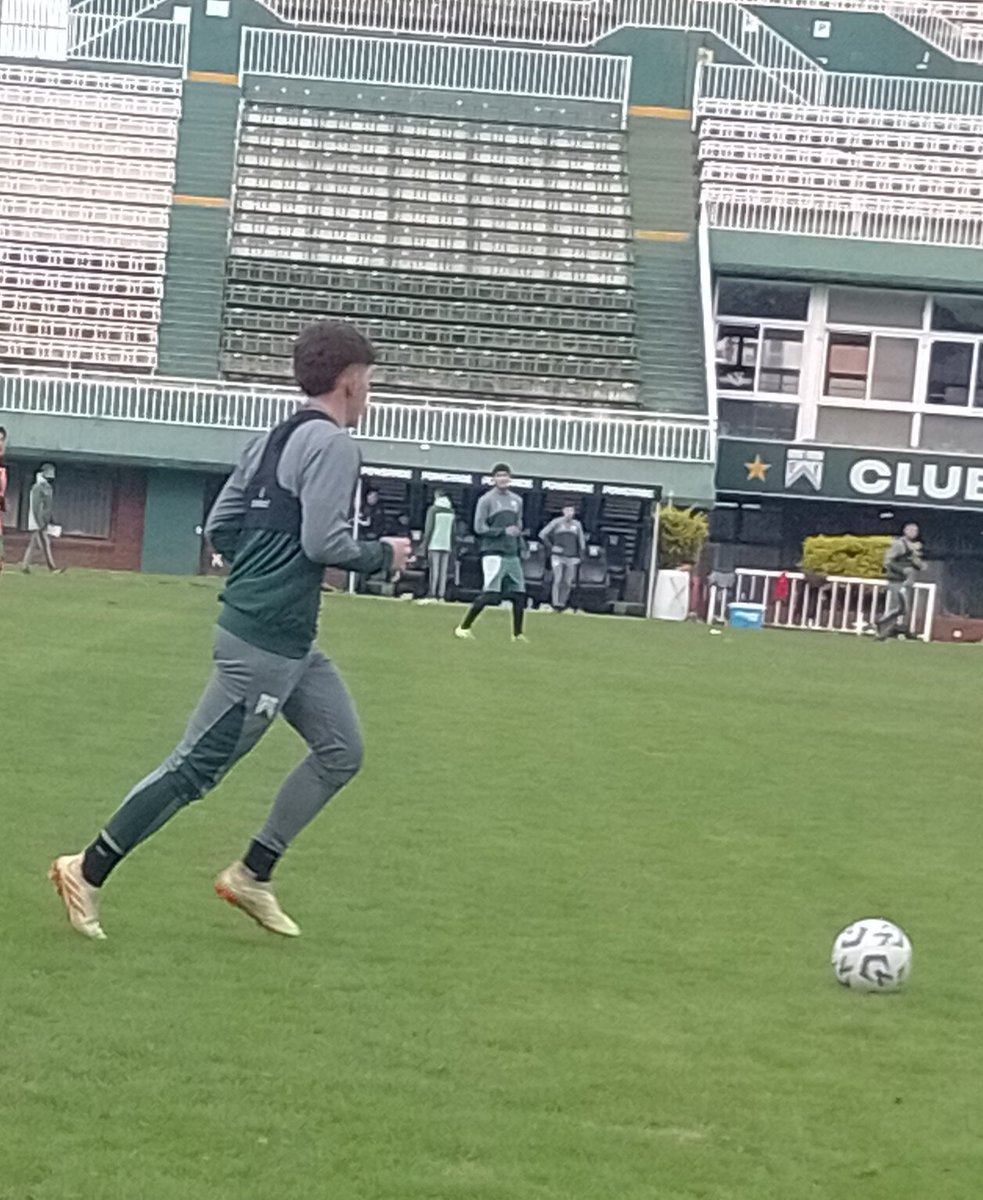 Final del entrenamiento de #Ferro. Mañana de nuevo Caballito y viaje a Paraná. El domingo #JuegaFerro.