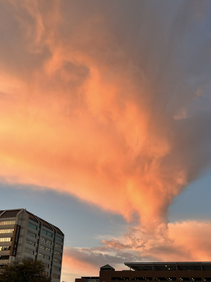 This morning’s sunrise over the Sandra Day O’Conner U.S. Courthouse, downtown Phoenix, AZ. #Arizona #sunrise #downtown #Phoenix <a href="/downtownphoenix/">Downtown Phoenix</a> <a href="/CityofPhoenixAZ/">City of Phoenix, AZ</a>