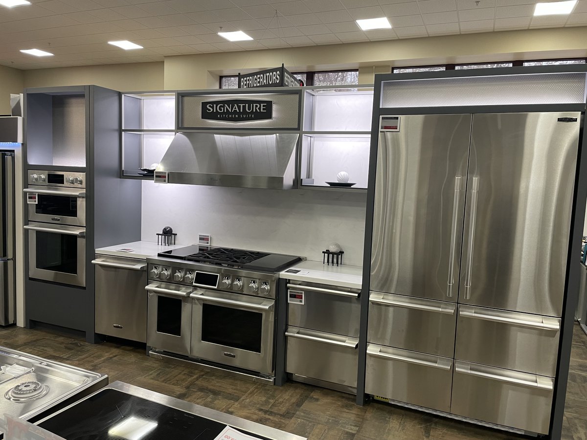 When culinary technique pairs with professional-grade performance!😍

The SKS 48-inch Dual-Fuel Pro Range Oven is built for the perfect results —crispy edges, tender centers, and flavors that hold. It delivers the kind of precision that turns confidence into second helpings.😋