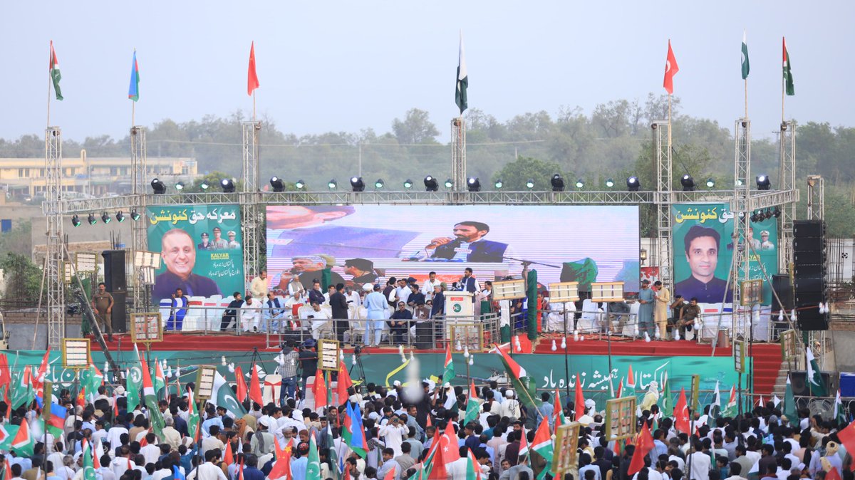 ShoaibSiddiqui_'s tweet photo. معرکہ حق کنونشن، خوشاب
سبز ہلالی پرچم کیساتھ دوست ممالک کے جھنڈوں کی بہار۔۔۔پاک فوج سے اظہار یکجہتی کے لئے بچوں، بوڑھوں اور جوانوں کی بڑی تعداد معرکہ حق کنونشن میں شریک، صدر پارٹی و وفاقی وزیرعبدالعلیم خان کچھ دیر میں خطاب فرمائیں گے۔۔۔
#AleemKhanInKhushab
#آئی_پی_پی_معرکہ_حق_کنونشن
#IstehkamePakistanParty #IPP
#IPPNorthPunjab
#MarkaeHaq #pakarmy