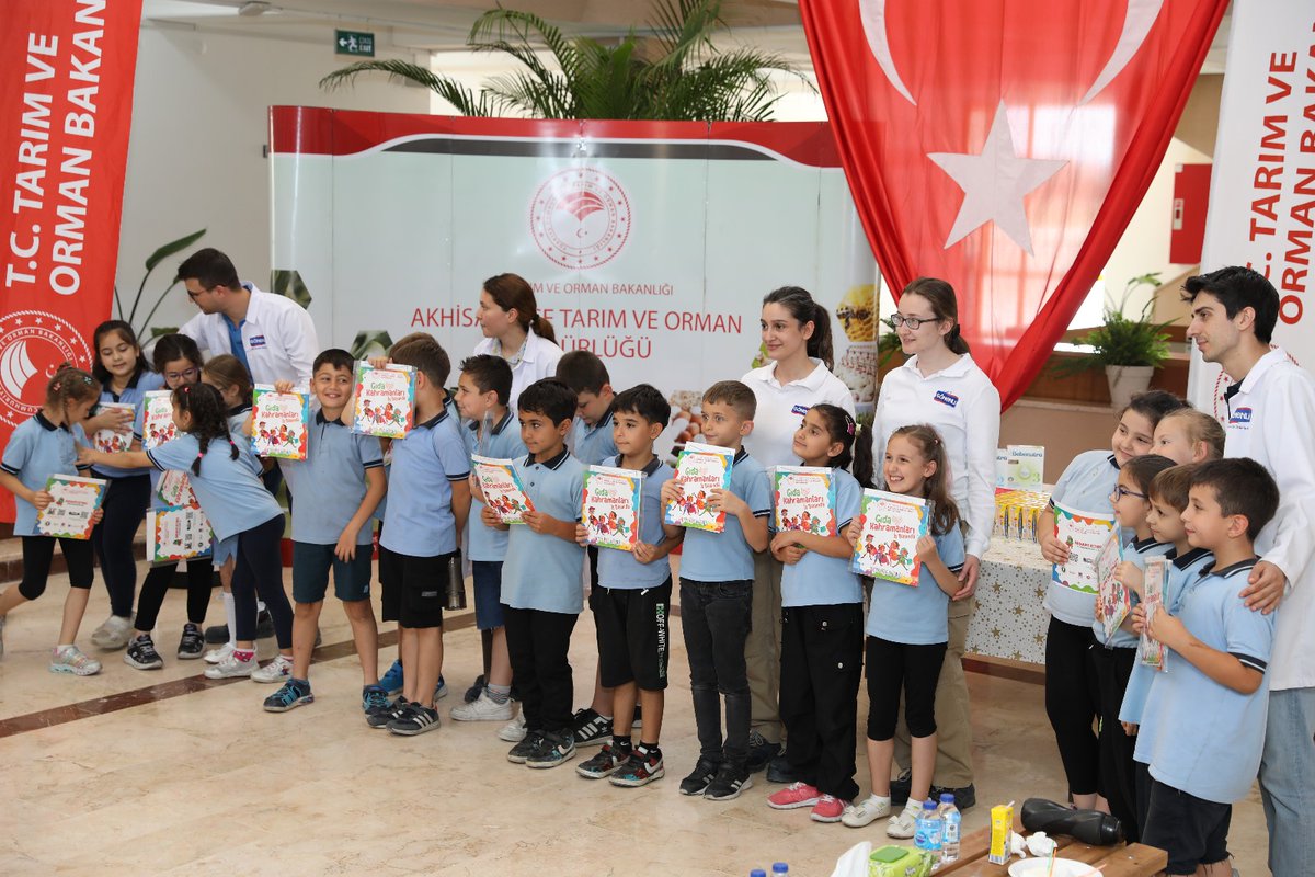 DÜNYA SÜT GÜNÜ DÜZENLENEN ETKİNLİKLE KUTLANDI

facebook.com/share/p/16hQfa…