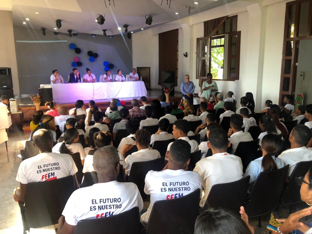 YeseniaBorrero's tweet photo. Participamos ayer en la sesión plenaria del Consejo Provincial de la FEEM, un encuentro donde nuestros muchachos de la Enseñanza Media abordar un tema fundamentales para el funcionamiento de su Organización. 
Allí les aseguramos que siempre podrán contar con la #UJCdeCuba https://t.co/fTrMos3Nzy