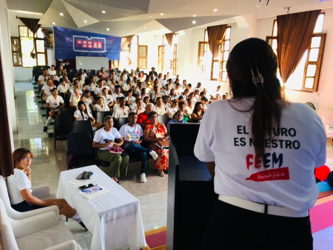 YeseniaBorrero's tweet photo. Participamos ayer en la sesión plenaria del Consejo Provincial de la FEEM, un encuentro donde nuestros muchachos de la Enseñanza Media abordar un tema fundamentales para el funcionamiento de su Organización. 
Allí les aseguramos que siempre podrán contar con la #UJCdeCuba https://t.co/fTrMos3Nzy