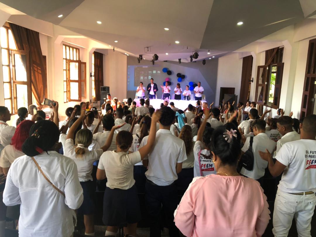 YeseniaBorrero's tweet photo. Participamos ayer en la sesión plenaria del Consejo Provincial de la FEEM, un encuentro donde nuestros muchachos de la Enseñanza Media abordar un tema fundamentales para el funcionamiento de su Organización. 
Allí les aseguramos que siempre podrán contar con la #UJCdeCuba https://t.co/fTrMos3Nzy