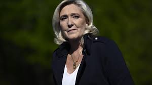 Marine Le Pen ne comprend pas grand chose au conflit israélo-palestinien ou fait-elle plutôt semblant de ne rien comprendre, par électoralisme. «Oui à un État palestinien, non à un État Hamas», a-t-elle réagi sur son compte X. Pour elle, «reconnaître un État palestinien