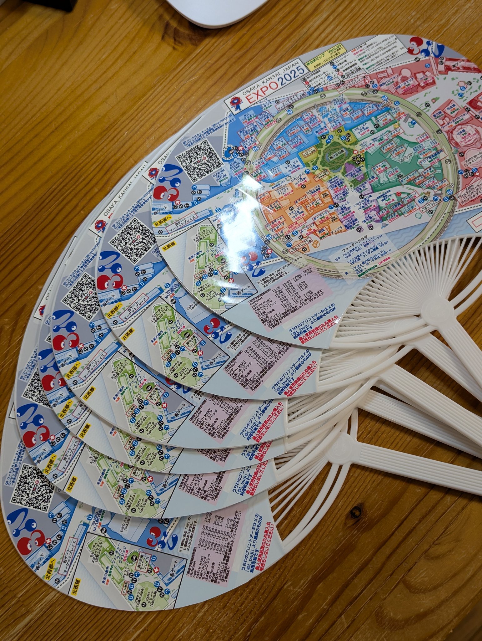 鎌切大作 うちわ 楽天市場】大型透かしうちわ 高級団扇 京うちわ 粋来 黒染骨両面