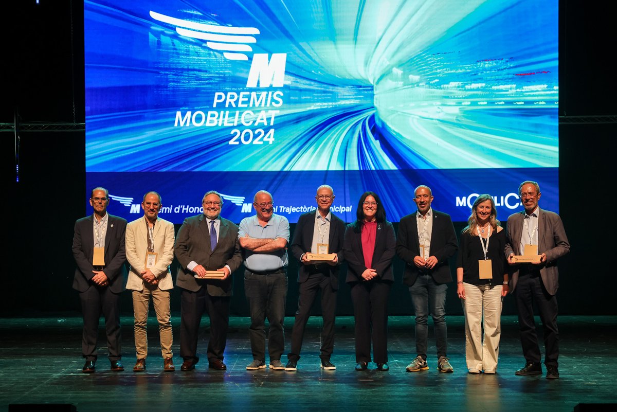 Durant la jornada també s’ha fet l’acte de Lliurament dels Premis MobiliCat 2024, que atorga la revista MobiliCat. Miquel Martí Escursell (Moventia) i Manel Villalante han rebut els Premis d’Honor, i Carles Conill ha rebut el premi Trajectòria Municipal

mobilicat.cat/collaboradors/…