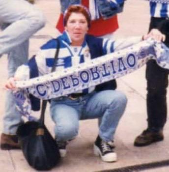 OldFacesOficial's tweet photo. Desde o noso Colectivo lamentamos o pasamento de M. Teresa Oubiña, socia do Dépor durante 63 anos e coa que tivemos a sorte de compartir moitas alegrías. Fonda aperta para os familiares e amigos. Temos a certeza de que alá onde estea seguirá animando ao seu Dépor. https://t.co/0KfkmMy0QY