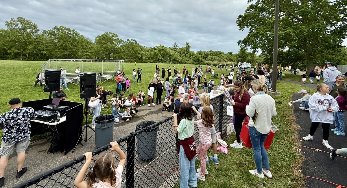 Our <a href="/BrookAveSchool/">Brook Avenue School</a> Parent Faculty Association hosted an exciting "Summer Social" for our students <a href="/BayShoreSchools/">Bay Shore Schools</a>. Outdoor games, music, dance, pizza, ice cream, raffles, and face painting -- what a great way to welcome the month of June and approaching summer!