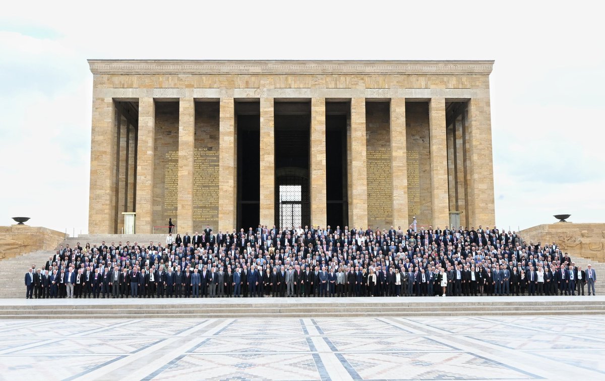 Odamız Yönetim Kurulu ve Delegeleri, Türkiye Odalar ve Borsalar Birliği (TOBB) Başkanı M. Rifat Hisarcıklıoğlu’nun Başkanlığında, TOBB Genel Kurul Divanı, TOBB Yönetim Kurulu Üyeleri, Konseyler, Oda, Borsa Başkanları ve Delegeler ile birlikte, TOBB 81. Genel Kurulu kapsamında