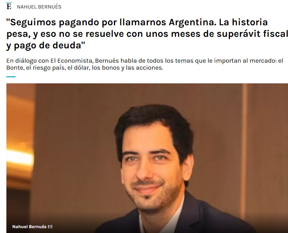 NauBernues's tweet photo. Cuando el esfuerzo da resultados.

Como economista, nunca me dediqué mucho a ser “economista” en mi carrera profesional. Sin embargo, siempre hay medios o espacios a los que uno le gustaría llegar. Hoy llegó uno de esos días. No fue suerte.

Hace un año y medio, con el cambio de gobierno y la sofisticación financiera detrás, me propuse traducir lo que hacía el gobierno para que llegara más lejos. Para los argentinos que por cuestiones lógicas de formación no iban a poder decodificar la ingeniería financiera y económica detrás del programa del nuevo gobierno. Nació “Entendiendo Qué Pasa” (EQP). 

Por primera vez en mi carrera me encontré haciendo laburo de economista. Analizando la macro, las políticas económicas, los datos que llegaban del BCRA y Tesoro como nunca antes. Volver a estudiar. La carrera fue en otra época, en otra vida. Reflotar viejos conceptos, analizar nuevas medidas y cómo estas impactaban en la macro, en los mercados y en el portafolio de mis clientes. 

Semana a semana me dediqué a recolectar información, a desglosarla, analizarla y traducirla para que quienes no son expertos pudieran tomar mejores decisiones. Con datos, con contexto y con mi visión. Fui ganando gimnasia, hubo meses muy difíciles en los que las obligaciones laborales y personales hacían que escribir la columna fuera una odisea. Estuve a punto de dejarla en reiteradas oportunidades. No me leía casi nadie. No llegaba a ningún lado, pero seguí. Seguí con la convicción de que había valor, para mí como profesional, y para aquellos lectores que semana a semana confiaban en EQP. Muchos mensajes motivantes de personas que no conocía me daban un poco de aire para continuar. Los cercanos siempre estuvieron. 

Después de más de 1 año, con mucho esfuerzo y poco (nulo) resultado, algo cambió. Escribir EQP se volvió más natural. Estar informado y hacer un análisis semanal me daban más confianza para liderar la empresa, marcar el camino a mis clientes y mostrarle un rumbo a los asesores que confían en nosotros. Esa confianza al principio no llegó muy lejos, y era solo interna, cada tanto acechaban las dudas de siempre, pero ahora los mensajes motivacionales no eran solo de personas que no conocía, sino de colegas asesores financieros que incluso lo leían cada semana para tomar mejores decisiones con sus clientes. Me sorprendió, y no hizo más que darme más energía para redoblar esfuerzos y crear mucho más contenido. 

Ese contenido fue llegando cada vez más lejos, y llegó tan lejos que hasta personas con las que nunca había hablado recomendaban el contenido que con tanto esfuerzo desarrollaba. Así llegó la oportunidad de una entrevista con El Economista, medio de renombre para nuestra profesión si los hay. ¿Dónde más podría querer salir un economista?

Con mucha alegría hoy les comparto la nota que me hicieron: "Seguimos pagando por llamarnos Argentina. La historia pesa, y eso no se resuelve con unos meses de superávit fiscal y pago de deuda". 

Gracias a vos que estás leyendo esto, que con tu “me gusta”, con tu repost, con tu comentario, fuiste parte del camino y me ayudaste a crecer y a conseguir cosas impensadas hace tan solo 2 años.