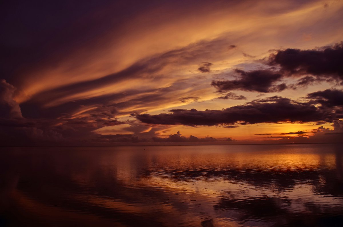 Mauritius_UK's tweet photo. Le Morne Beach is the perfect spot to unwind, relax, and watch the sky turn into a canvas of oranges, pinks, and purples. Whether you’re enjoying a romantic evening or simply taking in the beauty of nature, this sunset will leave you speechless.
📸 @xaviercoiffic https://t.co/RVusGfCP4I