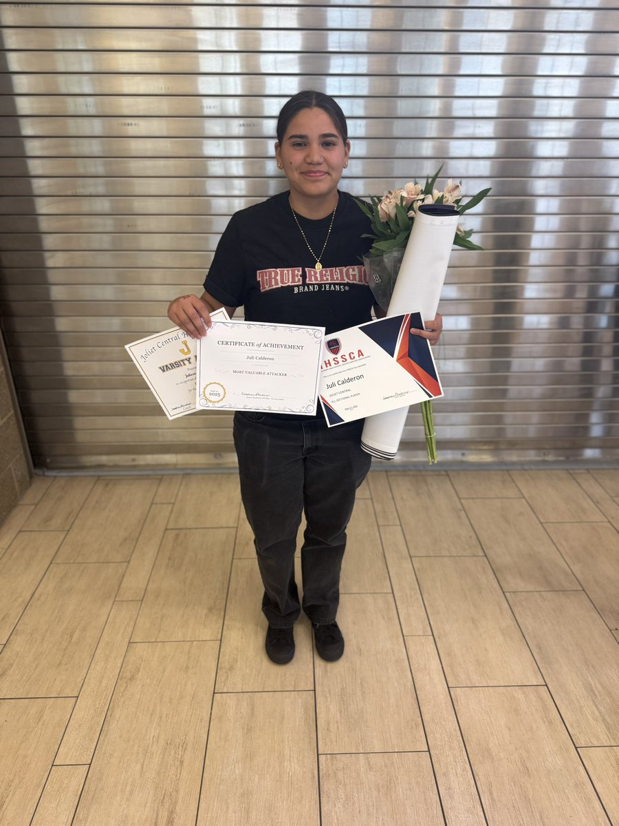 Congratulations to senior and four year Varsity starter, Juli Calderon on being selected as Most Valuable Varsity Attacker and IHSSCA All Sectional Player!! 💙💛