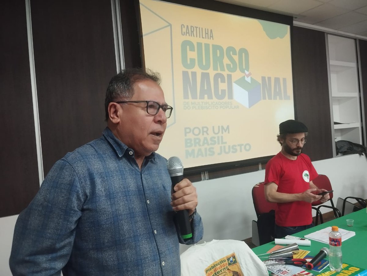 Secretário-geral da Força Sindical, João Carlos Gonçalves (Juruna) participou do Curso de Multiplicadores do Plebiscito Popular, sobre redução de jornada e isenção do IR para quem ganha até 5 mil reais. Participam militantes sindicais e do movimento popular, na Praia Grande-SP.