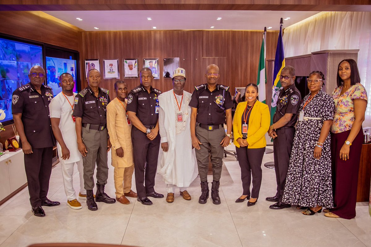The CVCNU delegation, led by Secretary-General Professor Andrew Haruna, paid a courtesy visit to the Inspector General of Police, Kayode Adeolu Egbetokun, Ph.D, NPM, to discuss strengthening collaboration between universities and the Nigeria Police.

#CVCNU #NPF #Education