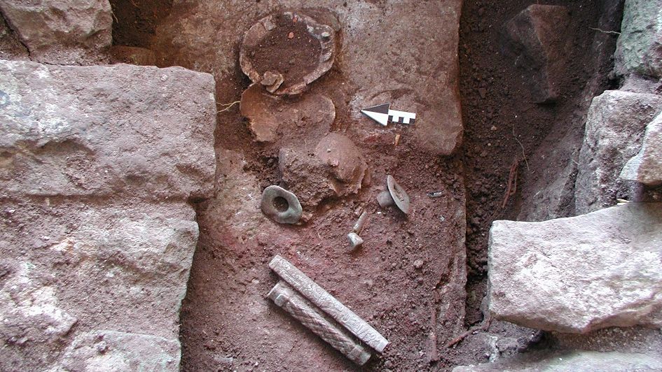 "The genetic continuity observed in our study supports the idea that the population was not replaced by another group after the collapse." The genomes of the more than 7 million present-day Maya are closely related to the genomes of ancient Maya. livescience.com/archaeology/ge…