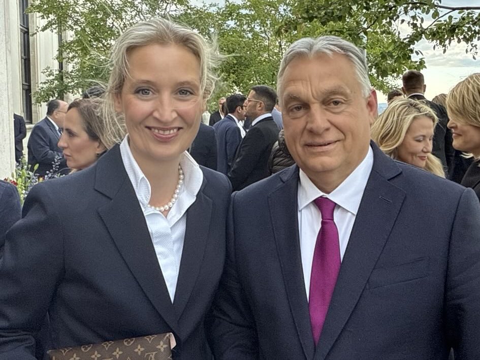 Alice Weidel (@alice_weidel) on Twitter photo Dear <a href="/PM_ViktorOrban/">Orbán Viktor</a>,
thank you sincerely for your dedication to the patriotic vision for Europe, and for your outstanding hospitality! Dear <a href="/PM_ViktorOrban/">Orbán Viktor</a>,
thank you sincerely for your dedication to the patriotic vision for Europe, and for your outstanding hospitality!
