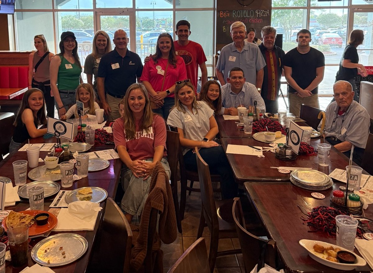 SamfordAlumni's tweet image. Samford alumni chapters across the country are making the most of summer! ☀️ Our Emerald Coast and Jasper chapters recently gathered for great food and even better fellowship. 💙❤️

Get involved with your local chapter: samford.edu/alumni/events/
