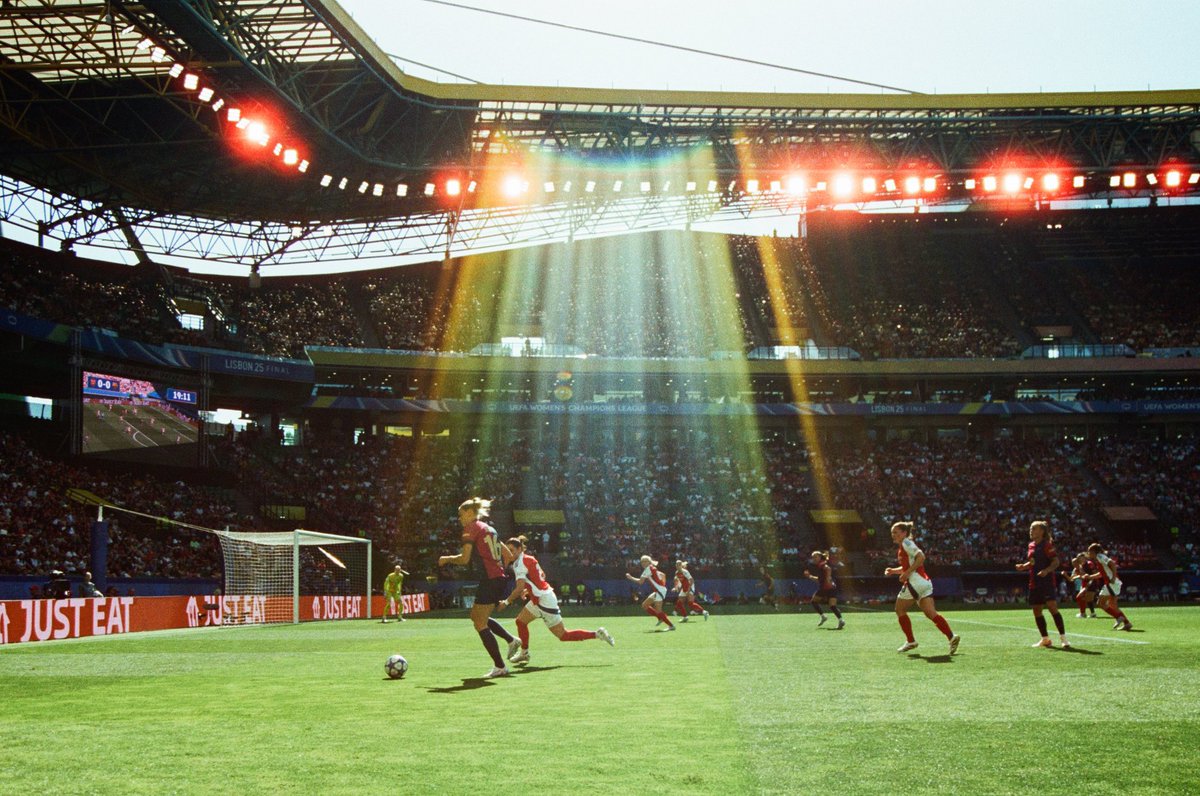 When the light hits just right 🌈 
Shot on 35mm film