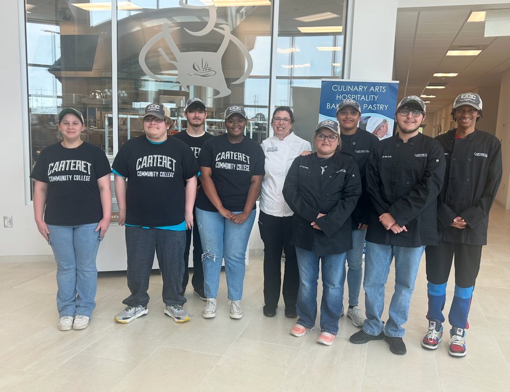 Carteret County Public School System (@carteretk12) on Twitter photo ๐ Shoutout to Carteret County high school students who earned certificates in ๐ฝ๏ธ Food Service & ๐ฟ Landscaping Tech through a partnership with <a href="/CarteretCC/">Carteret CC</a>!
From delicious dishes to beautiful outdoor spaces, their skills shine! ๐ Shoutout to Carteret County high school students who earned certificates in ๐ฝ๏ธ Food Service & ๐ฟ Landscaping Tech through a partnership with <a href="/CarteretCC/">Carteret CC</a>!
From delicious dishes to beautiful outdoor spaces, their skills shine!