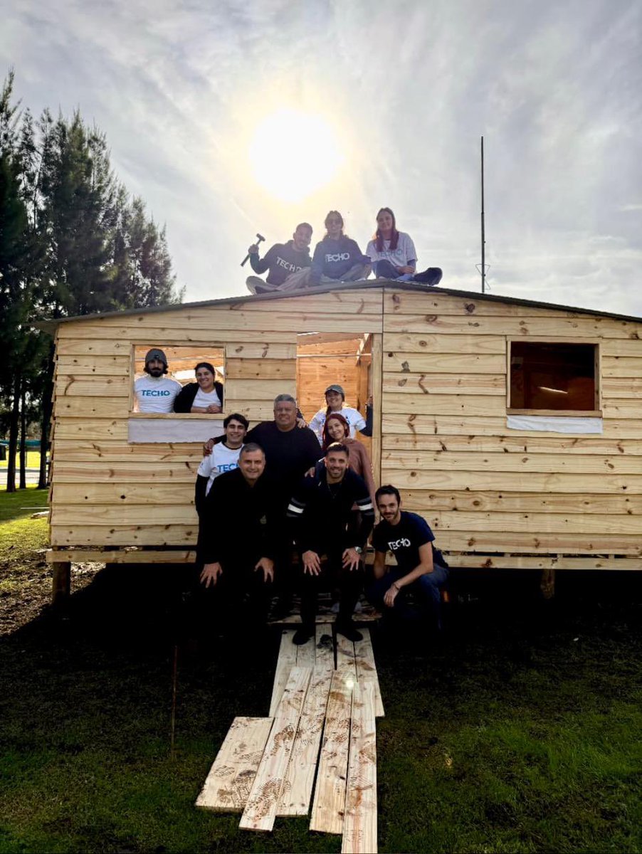 0800Cj's tweet photo. Se acuerdan cuando decían que cada gol era una casa q donaba la AFA? Bueno, miren las casas que entrego tapia https://t.co/ujz2ppPu8g