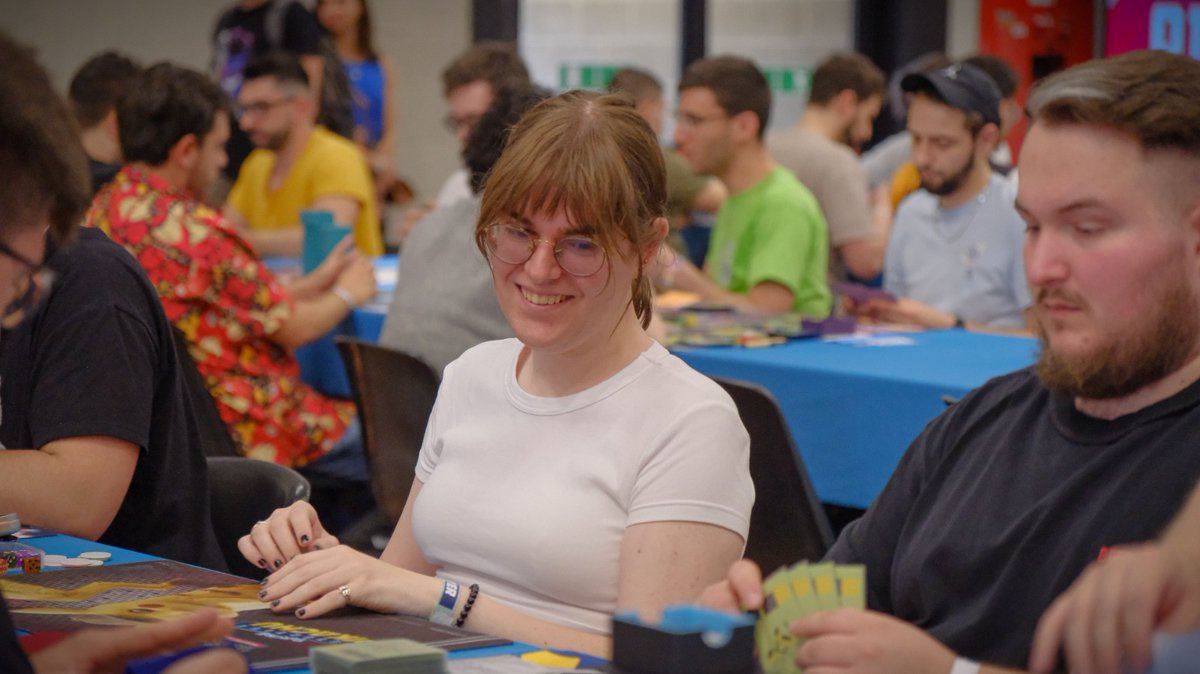 En su primer año en Pokémon, ya es la tercera chica con más puntos este 2025

Viene con hambre de nueva temporada y la mira puesta en el mundial.

¿Conseguirá romper límites y superar expectativas?

Dadle la bienvenida a <a href="/HanaInLyrias/">Hana</a> y preparaos para la inevitable campeona.