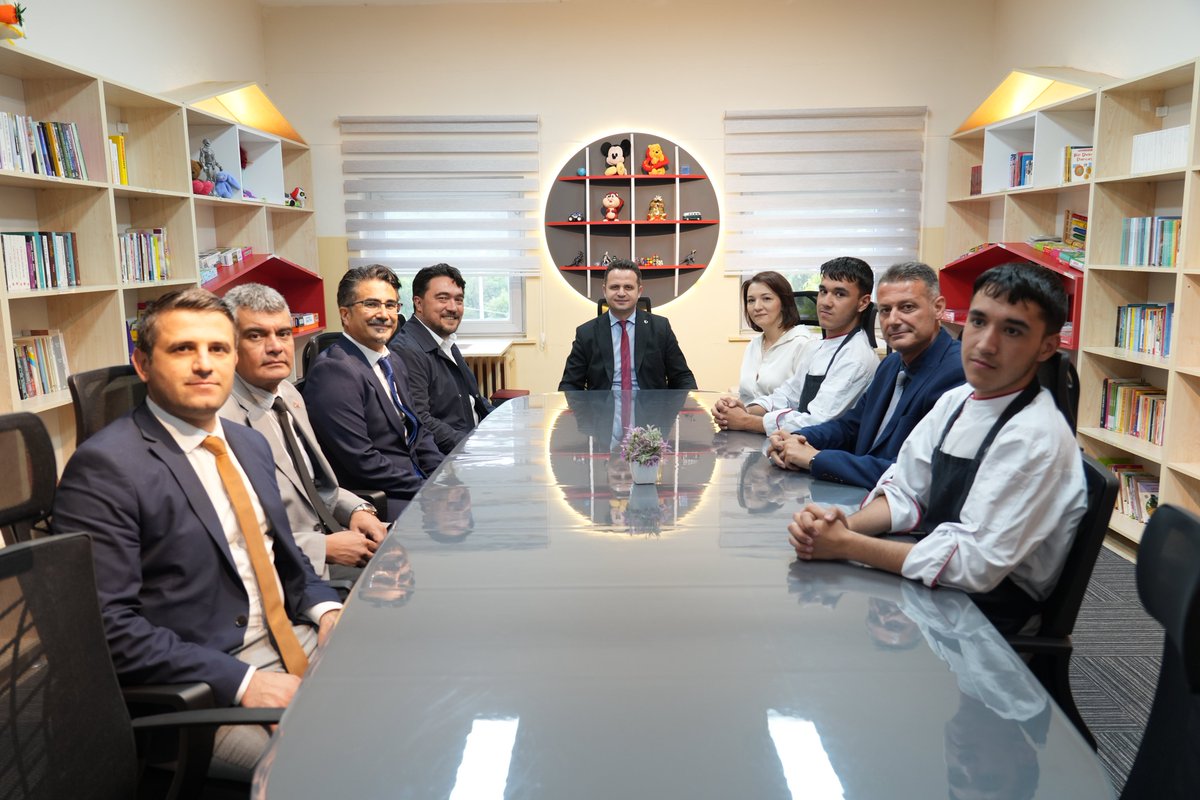 Eğitime Anlamlı Bir Katkı: Muğla Özel Eğitim Meslek Okulumuza Yeni Bir Kütüphane Kazandırıldı📚

Muğla Özel Eğitim Meslek Okulumuzda, hayırsever Emin-Kübra Eroğlu tarafından yaptırılan kütüphanenin açılışı, Millî Eğitim Müdürümüz Emre ÇAY tarafından gerçekleştirildi.

Kütüphanede