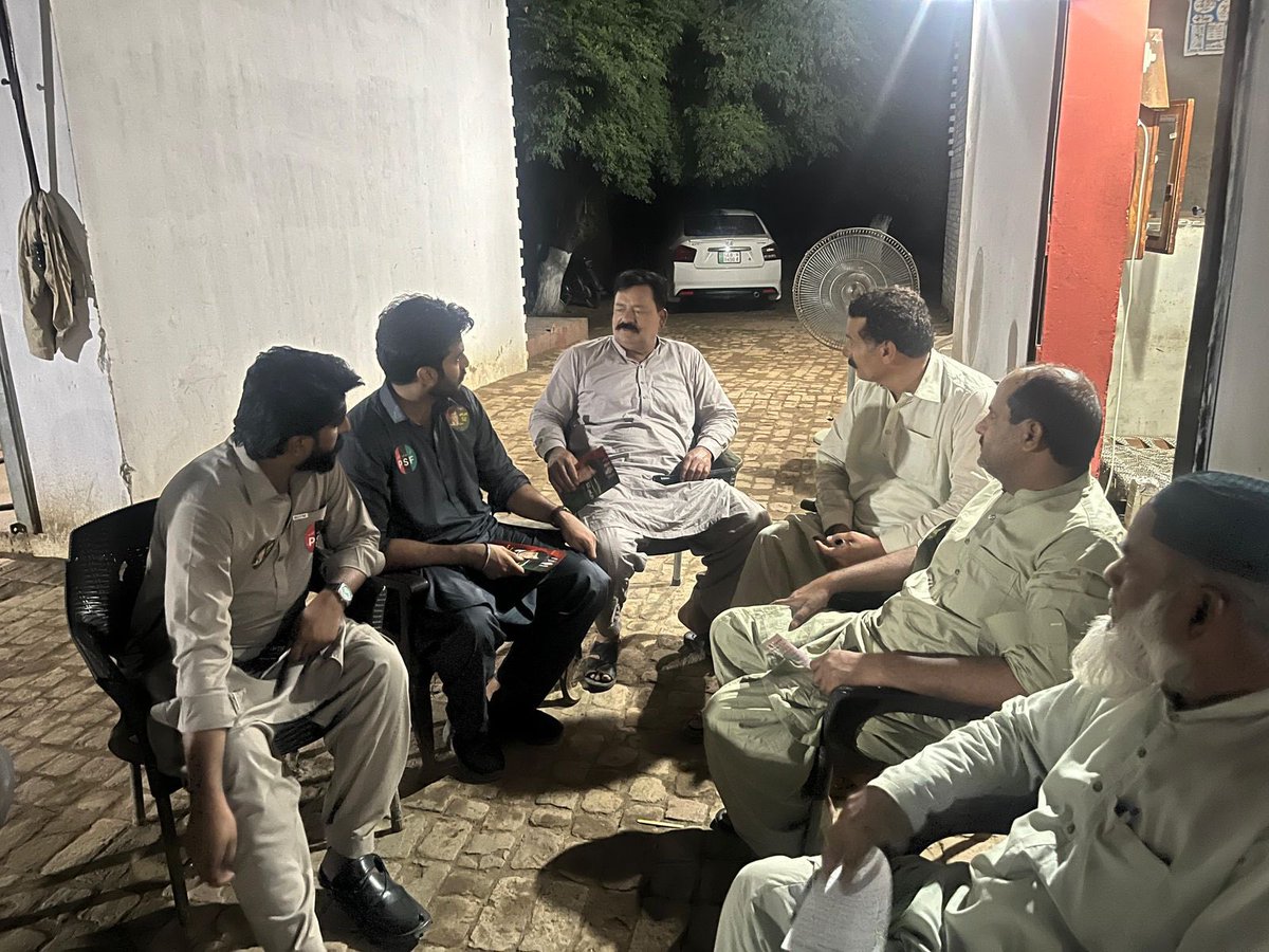 چنو نئی سچ کو۔۔۔
حلقہ پی پی 52 کے دیہی علاقوں میں انفارمیشن سیل PSF پنجاب کی عوامی رابطہ مہم کے دوران PSF کے نوجوانوں نے سبط حسن کی قیادت میں حلقہ کے مختلف دیہات میں ڈور ٹو ڈور انتخابی مہم کے دوران چیرمین بلاول بھٹو کا پیغام لوگوں تک پہنچایا اور ان سے پیپلزپارٹی کے امیدوار راحیل