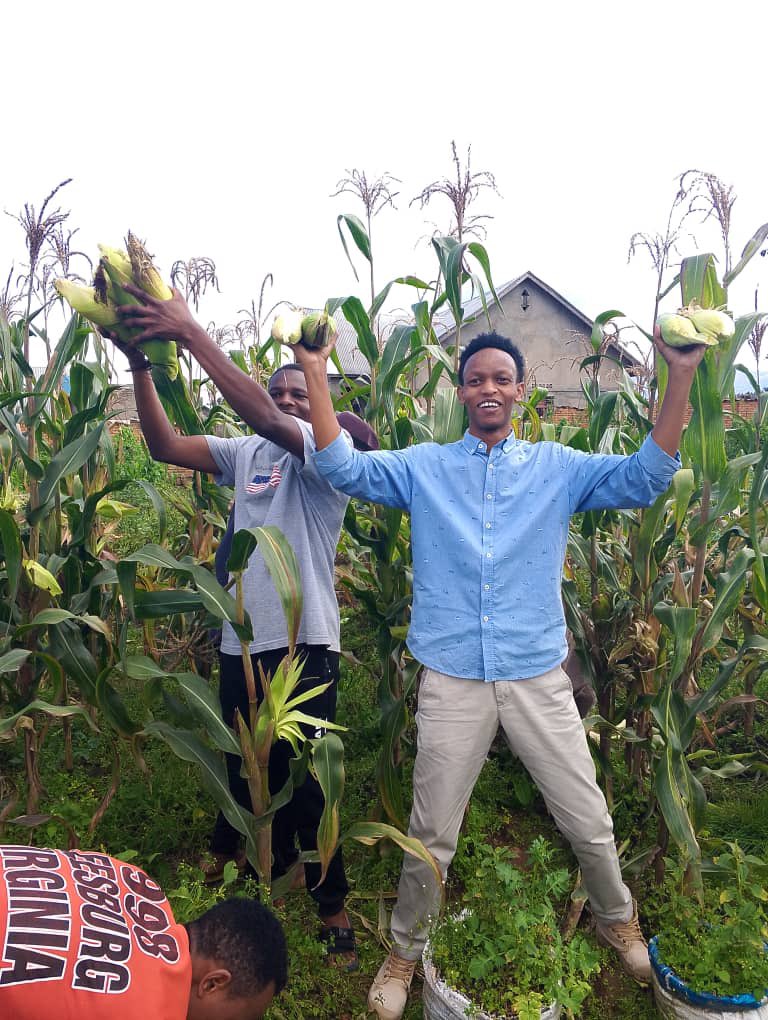 RCSSAgriTalk's tweet image. 🌱 Empowering Young People in Agriculture| Beyond Skills and Knowledge! 
What truly keeps young people engaged?

1. Having Fun: We host agri-festivals, team farming challenges, and social media campaigns that make agriculture exciting.
#YouthInAgriculture #WeForChange #Agripeak