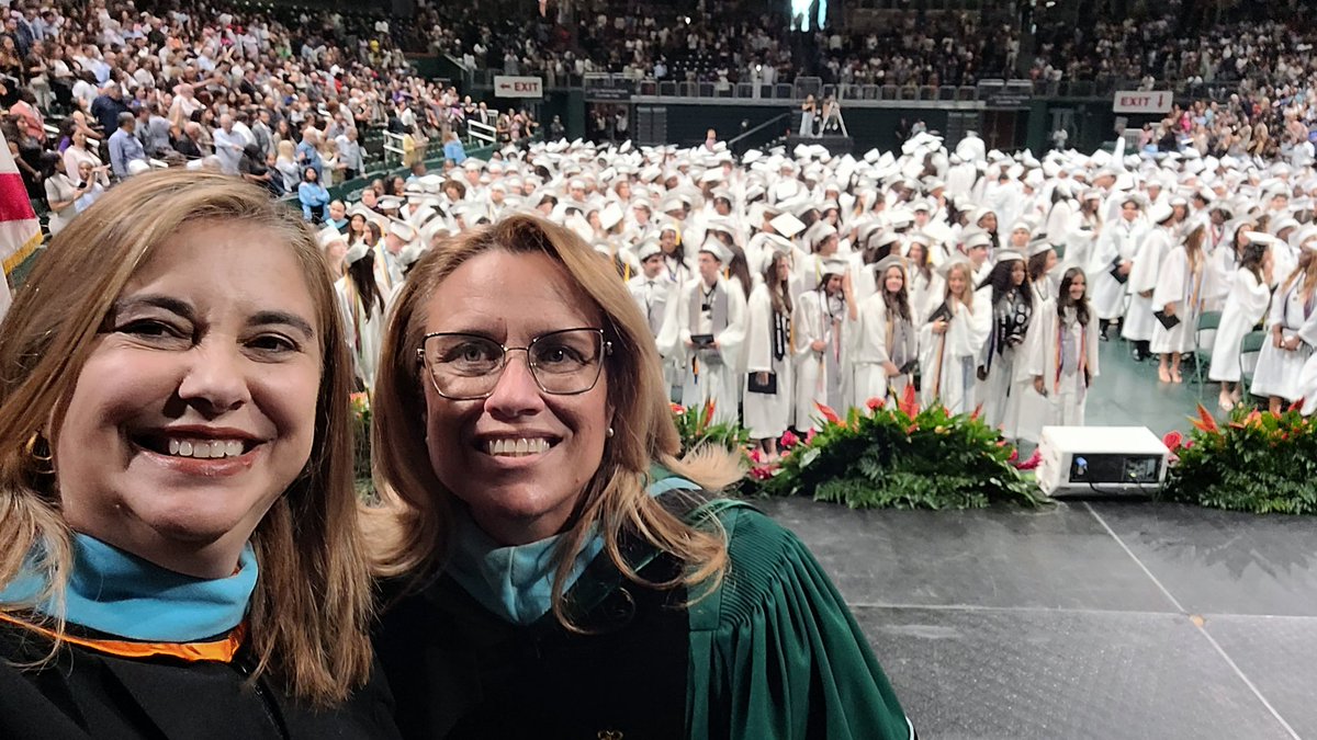 MDCPSAcademics's tweet image. Congratulations Seniors @KropSHS! You did it!!!