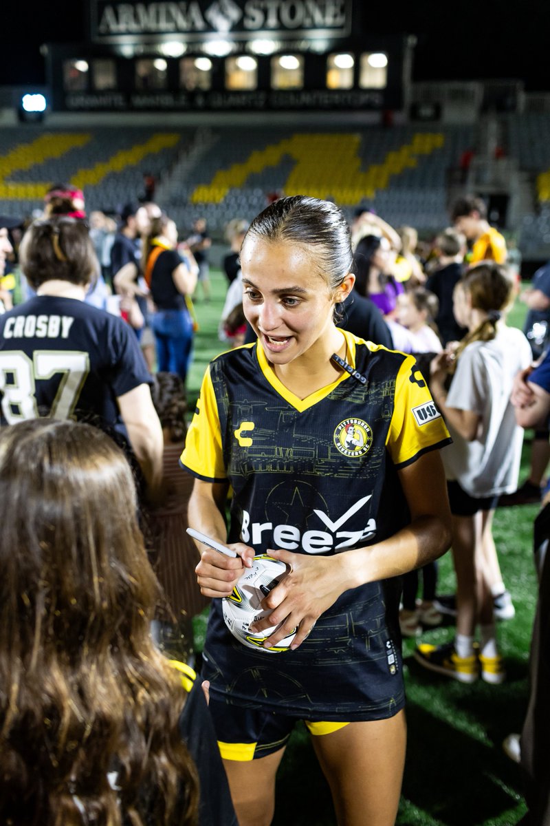 A look inside what this journey has meant to our players and staff so far ➡️ tr.ee/RkdIwdPdXr
 
#RivetersRise 🟡⚫️🔴