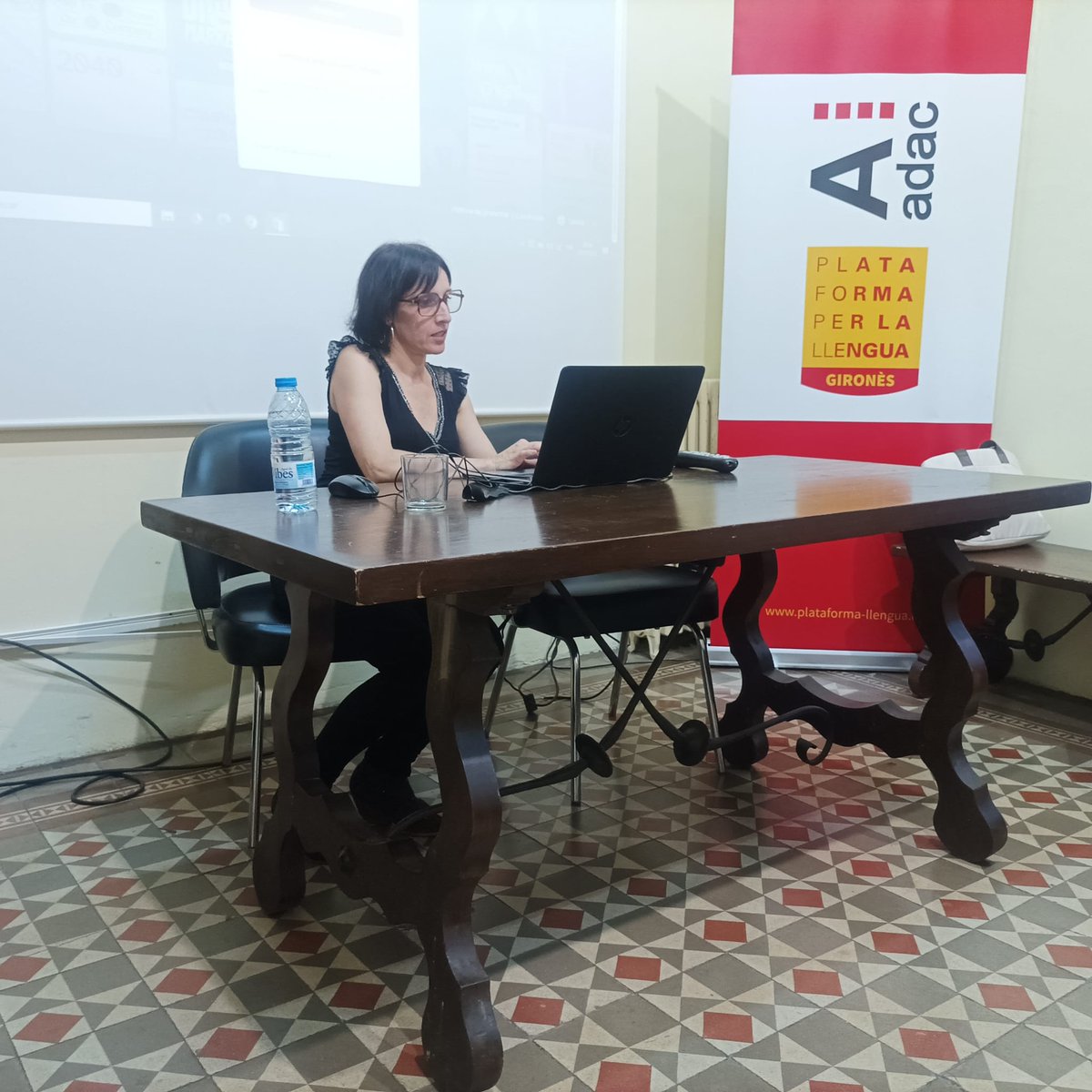 Ahir vam gaudir de la xerrada "Posar-hi rostre: veus en primera persona sobre l’autisme", amb Cristina Vila. Una experiència valuosa per entendre millor la diversitat autista. Gràcies per ser-hi! 💙 #Autisme #PosarHiRostre