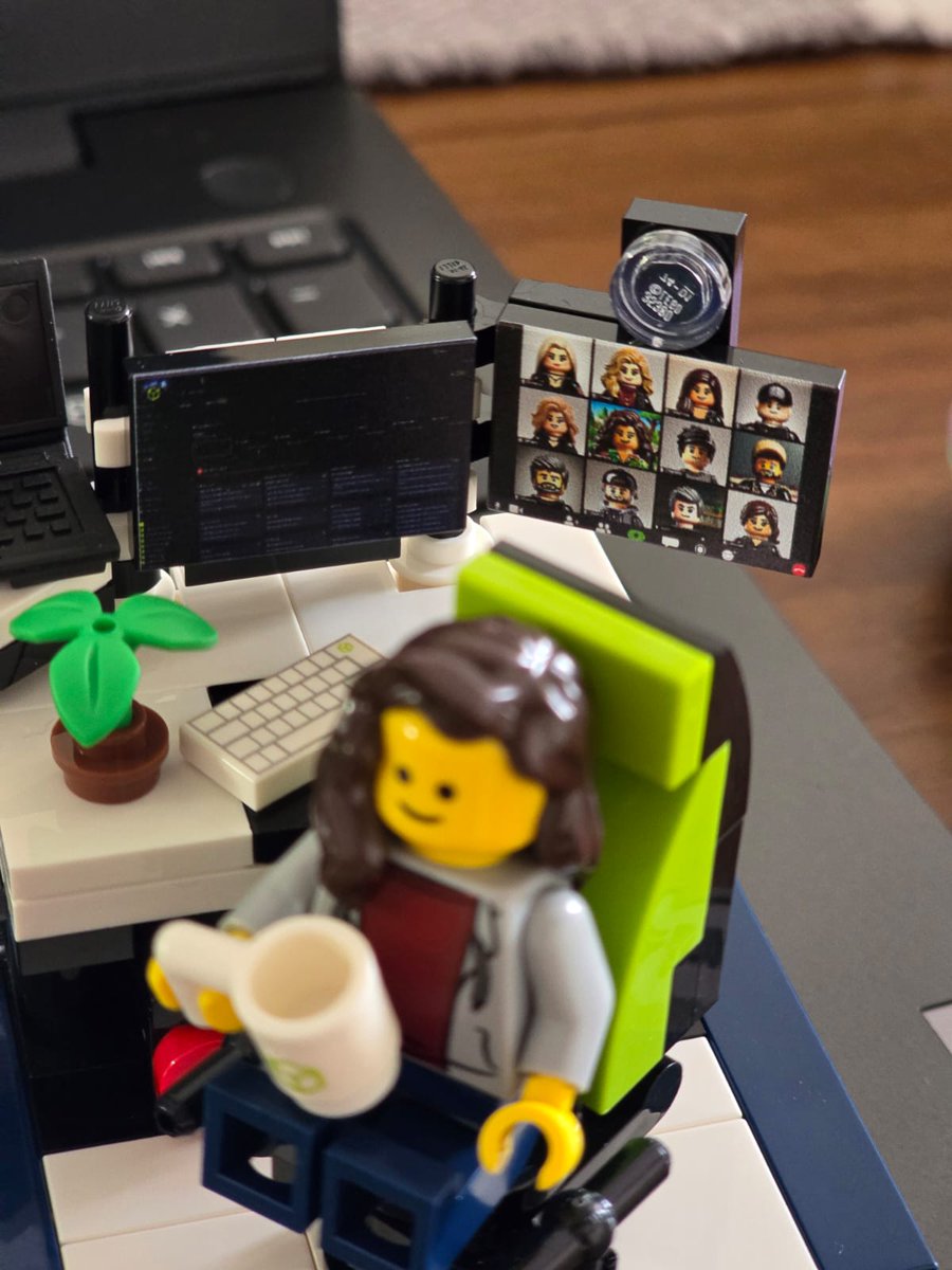 cloudhackermari's tweet photo. Hey everyone! 👾

Super excited to share my new desk buddy — I fell in love with it the moment I saw it! It seriously keeps me motivated while I work. The little details are just awesome. 
Huge thanks @hackthebox_eu  💚💚💚 https://t.co/dBWyrKUb12