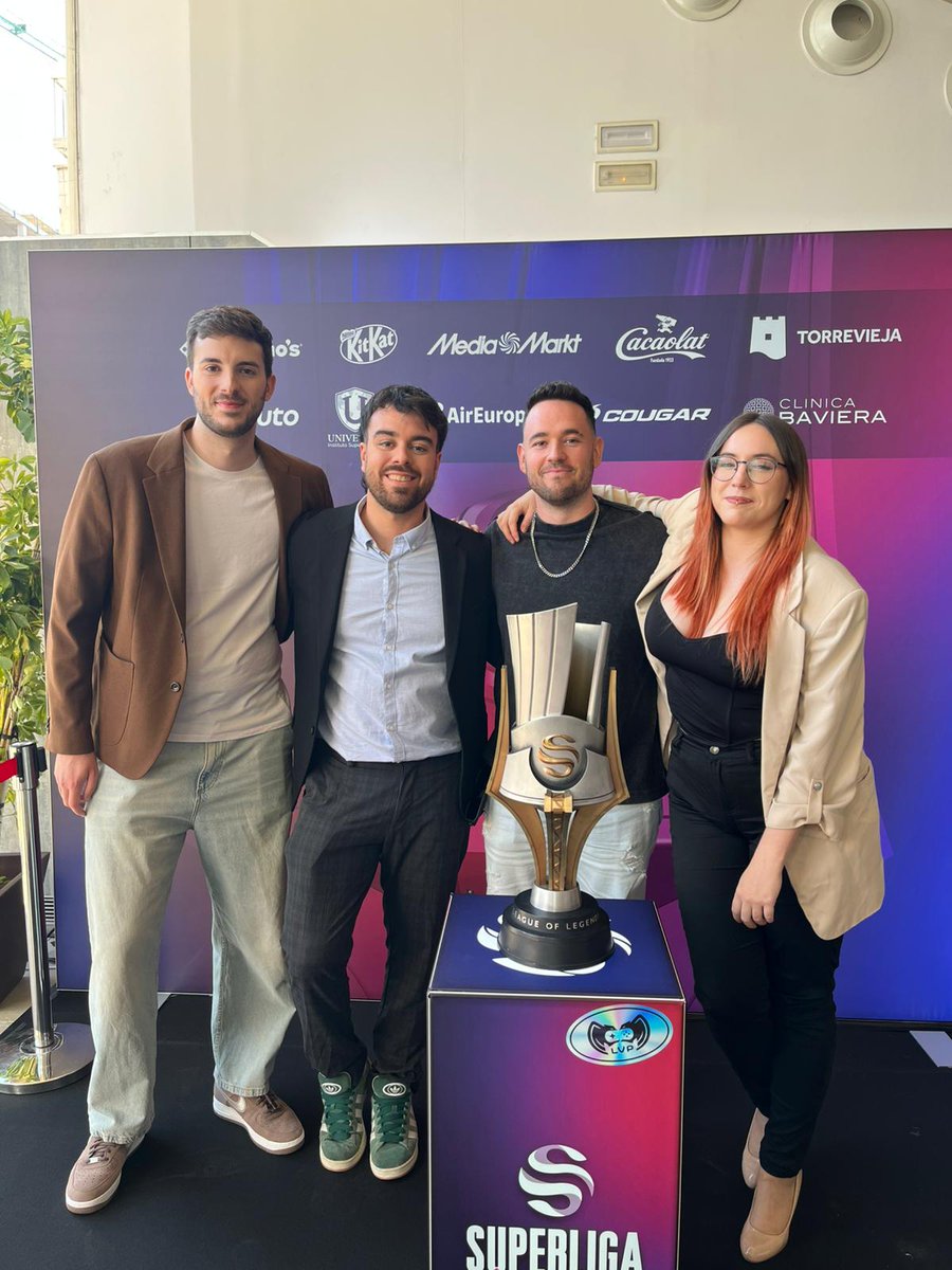 🔴 ¡Estamos en directo!

No te pierdas la previa de la gran final de primavera de la #SuperligaDominos.

📺 twitch.tv/lvpes