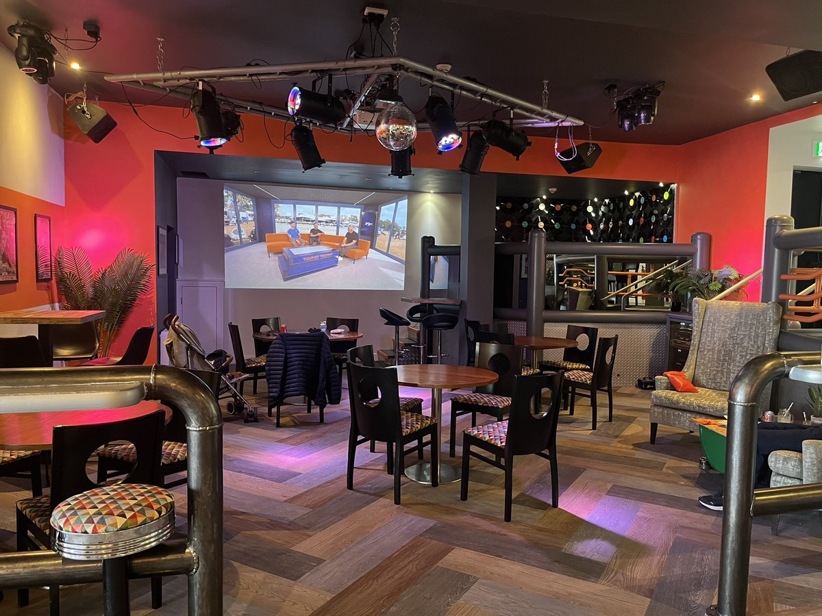 First stop on the island, a visit to Lydia for a haircut and a Coffee, nice place 😊