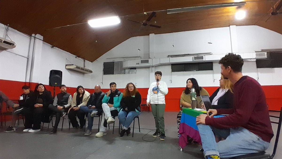 💬 “Realidades diversas en el mundo laboral” fue el eje de una nueva charla organizada por la <a href="/UCRDMendoza/">UCR Diversidad Mendoza</a>

Seguimos generando espacios para debatir y construir un mundo laboral más justo, inclusivo y con oportunidades para todxs.

Leé la nota 👉 ucrmendoza.org.ar/2025/05/30/cha…