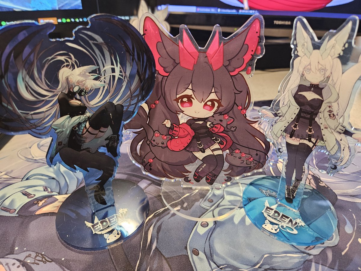 Got some sweet <a href="/EdenVtuber/">Eden 💎 Vtuber</a> goodies from <a href="/KitsuneCorners/">KitsuneCorners</a> Great quality and excellent service!!!  #edenmerch