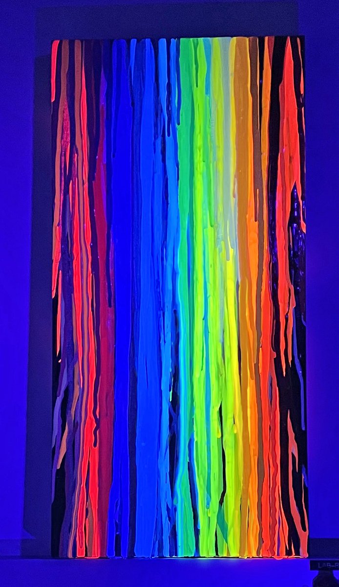 🌈Behold my electromagnetic spectrum!🌈
I made the spectrum by pouring 46 bottles of nail polish &amp; fluorescent acrylic paint.💅🎨🖌️
#FluorescenceFriday #SciArt #SciComm