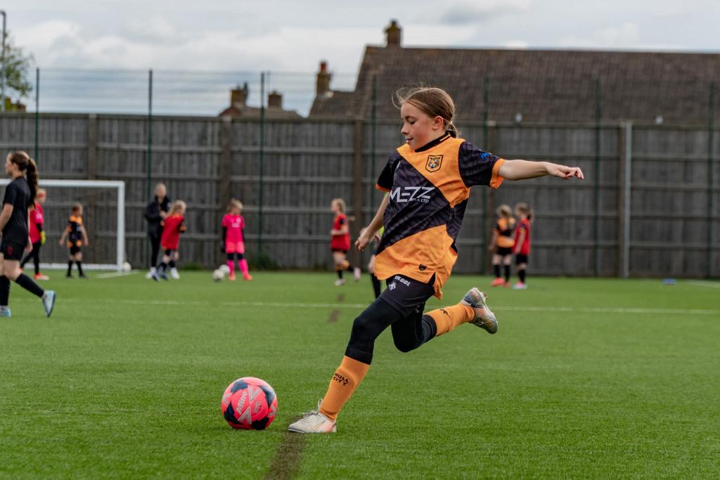 betsysjourney's tweet photo. 🧡🖤Last game of the season with the under 11s — finished with a win and I got a couple of goals! Then I was asked to stay and play the U12s match. Two matches back-to-back, loved it. Everyone’s saying it’s time for a break... but I’m not ready. Will miss it. #hullcityladies https://t.co/GKxhqLoYnZ