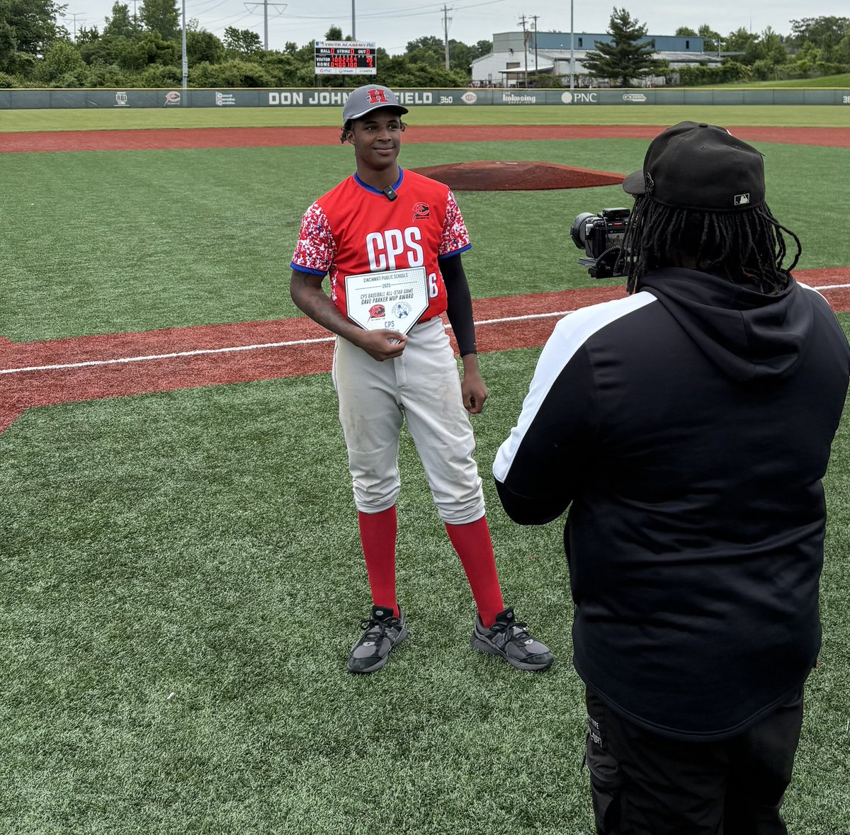 IAMCPSATHLETICS (@iamcpsathletics) on Twitter photo MVP! MVP! MVP!
Huge shout out to the CPS Baseball & Softball All-Star Showcase MVP’s!🥎⚾️
Honoring the great Dave Parker’s legacy in <a href="/IamCPS/">I Am CPS</a> <a href="/Reds/">Cincinnati Reds</a> <a href="/RedsCommunity/">Reds Community Fund</a>
Well deserved for these two standouts!
Evie Denen! <a href="/walnutathletics/">Walnut Hills Eagles</a>
Tre Simmons! <a href="/BIGREDATHLETICS/">Hughes Big Red</a> MVP! MVP! MVP!
Huge shout out to the CPS Baseball & Softball All-Star Showcase MVP’s!🥎⚾️
Honoring the great Dave Parker’s legacy in <a href="/IamCPS/">I Am CPS</a> <a href="/Reds/">Cincinnati Reds</a> <a href="/RedsCommunity/">Reds Community Fund</a>
Well deserved for these two standouts!
Evie Denen! <a href="/walnutathletics/">Walnut Hills Eagles</a>
Tre Simmons! <a href="/BIGREDATHLETICS/">Hughes Big Red</a>