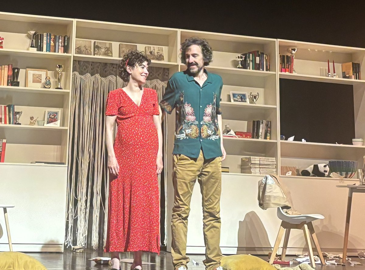 rosabadiarb's tweet photo. Dues persones molt enfeinades: @LaraDiezQuint al @EspaiTexasBcn #Mary (escrita, dirigida i interpretada per ella) I Francesc Ferrer intepretant amb Mar Ulldemolins #PlaerCulpable de LDQ al #TeatreGoya Però és que Ferrer també protagonitza #MesuresExtraordinàries al #TeatreBorràs https://t.co/7R7zn0vB32