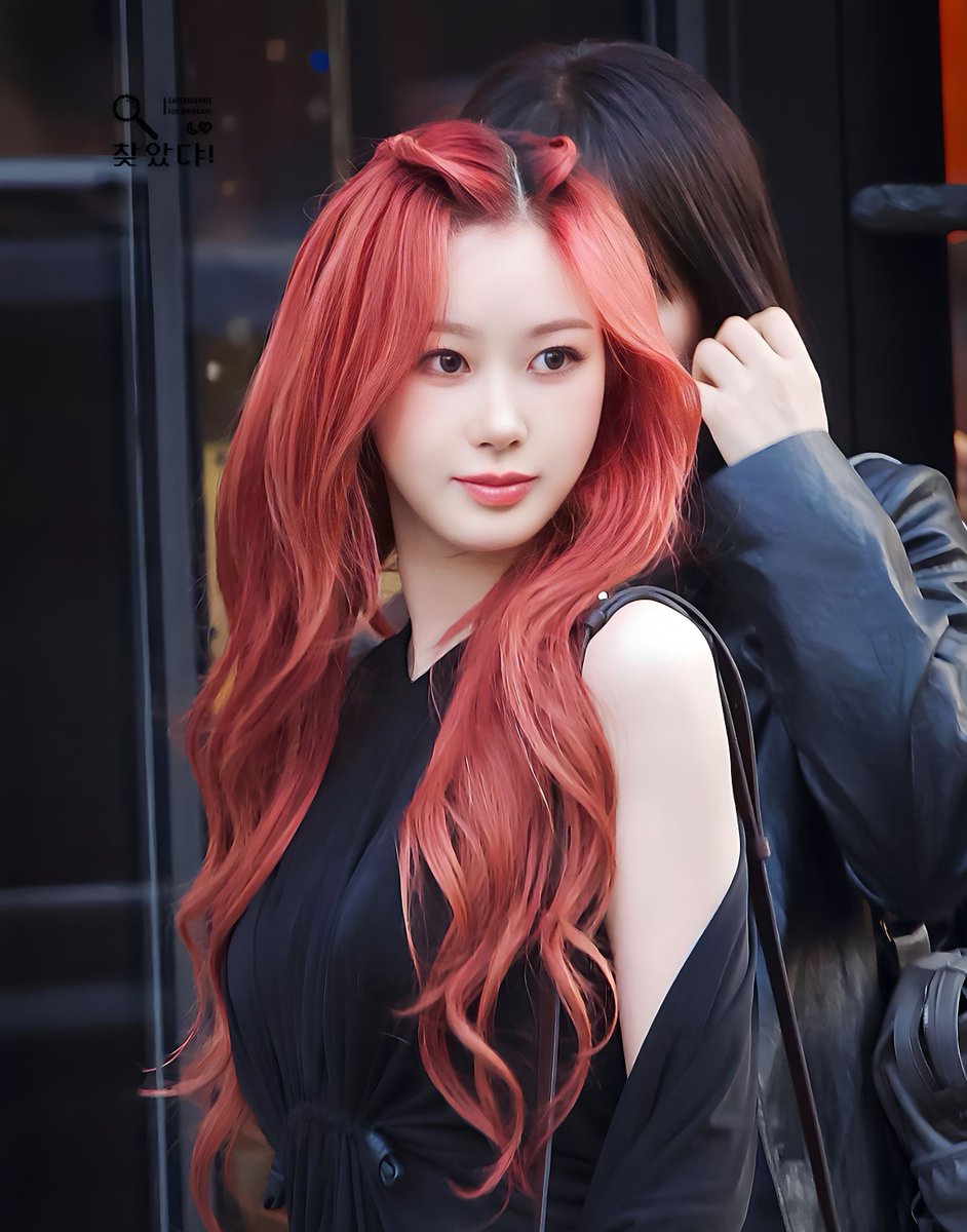 zizzling_egg's tweet photo. giselle in similar hairstyle

pink angel                              red devil https://t.co/5Ah5kjD5Jw