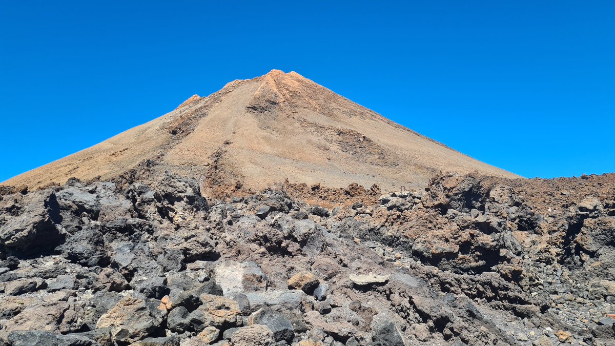 SrtaGH_VIP's tweet photo. Feliz día de Canarias 🇮🇨 a toda su maravillosa gente. Paraísos inolvidables que te hacen quererlo una vez los conoces 🤗 https://t.co/N3upfA1YIo