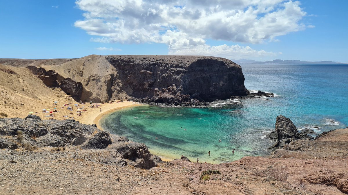 SrtaGH_VIP's tweet photo. Feliz día de Canarias 🇮🇨 a toda su maravillosa gente. Paraísos inolvidables que te hacen quererlo una vez los conoces 🤗 https://t.co/N3upfA1YIo