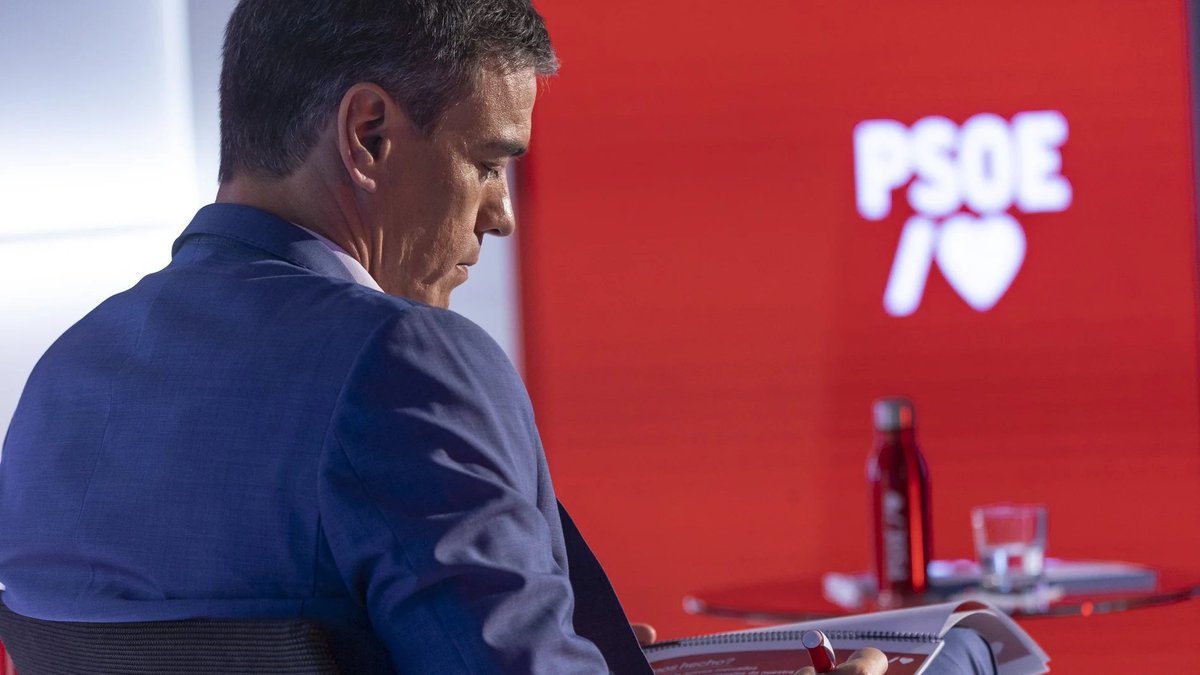 veintimillapie's tweet image. El PSOE debe elegir entre dejar caer a Sánchez o desaparecer como partido.