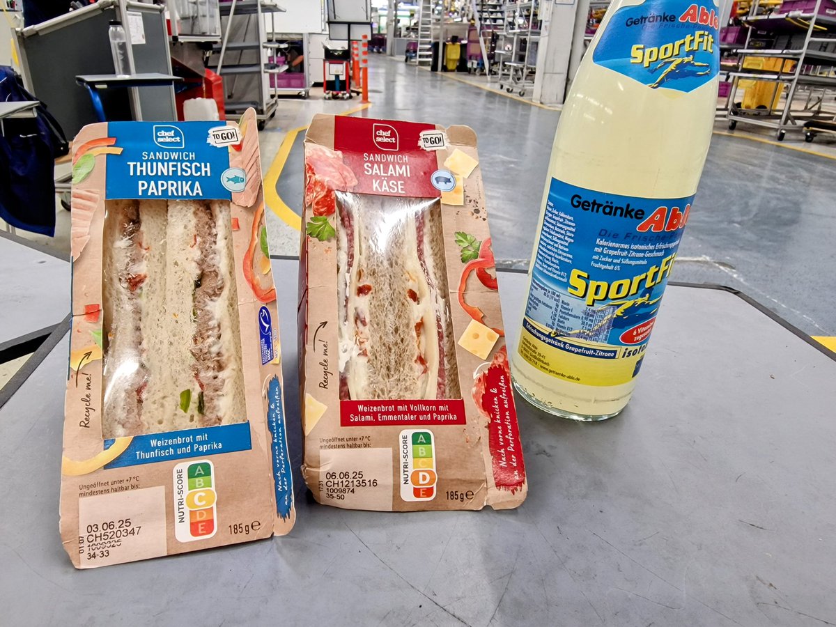 Es muss ja nicht immer das alltägliche Kaviar Scampi Shrimps Avocado Ei Sandwich 🥪 sein. 😏 Salami Thunfisch schmeckt auch sehr lecker. 😋☝️ Euch allen viel Spaß 🤗 beim finalen #dasperfektedinner 🍽 Grüße 👋